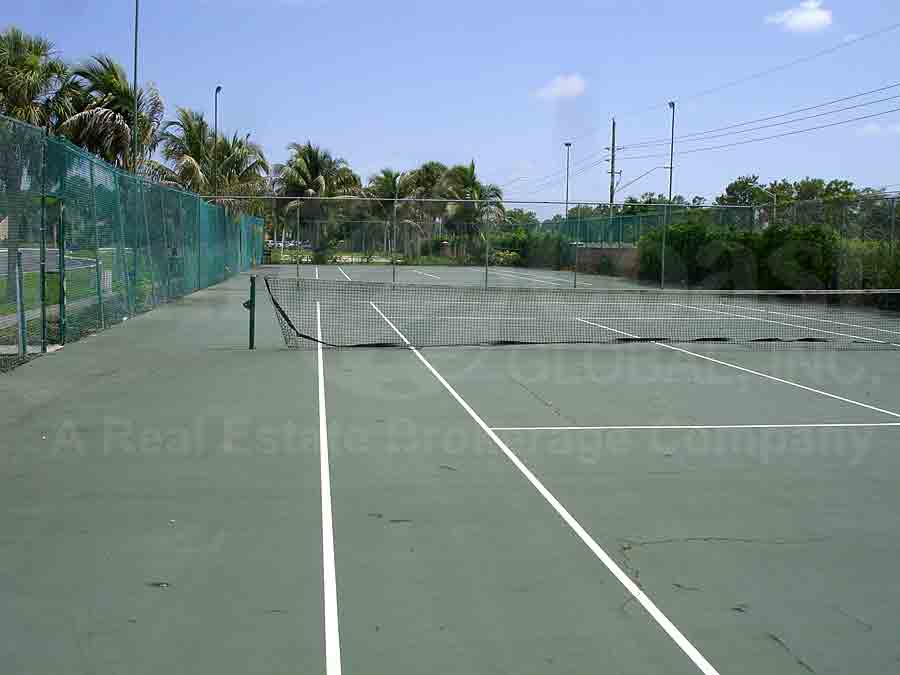 GRANADA LAKES Tennis Courts